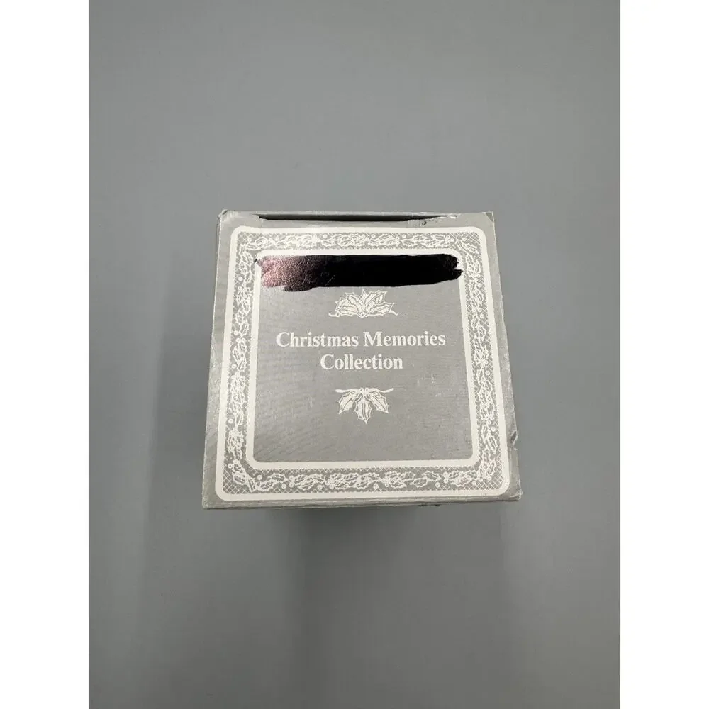 Vintage 1988 Christmas Memories Collection‎ Christmas Ornament READ DETAILS